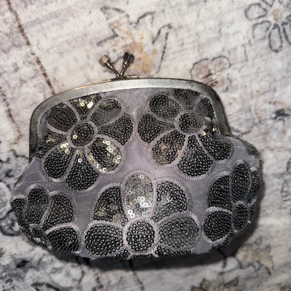 Elegant Gray Floral Sequin Clutch - Picture 2 of 4